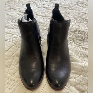 NWOT Lucky Brand black leather ankle boots
